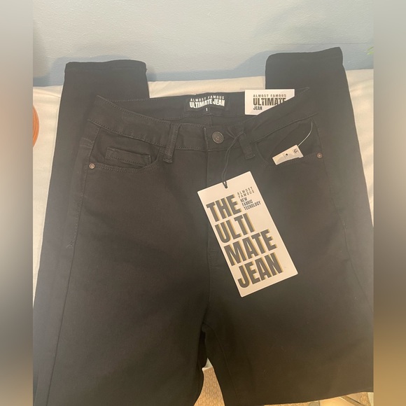 NWT Almost Famous Ultimate Skinny Jeans - Size 1 (will fit sizes 4, 6& 8) - Picture 2 of 9
